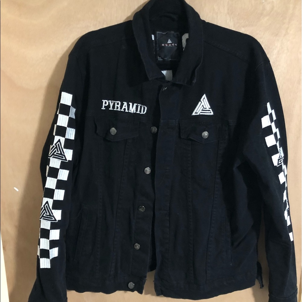 Black pyramid (Chris brown) clothing line